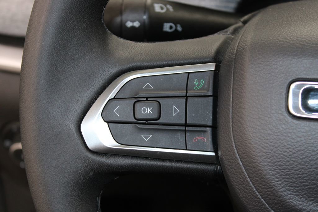 Used 2025 Jeep Compass Latitude AWD/4WD image 35