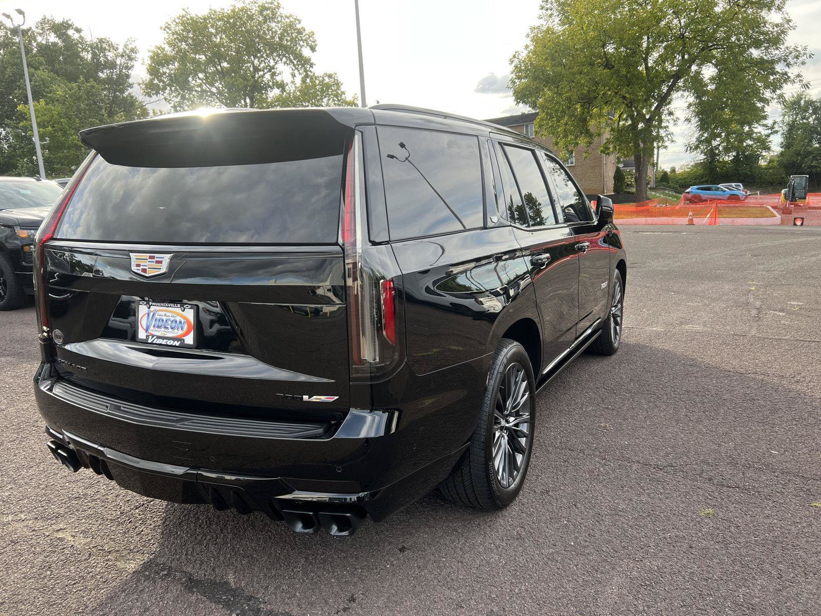 Used 2023 Cadillac Escalade V AWD/4WD image 7