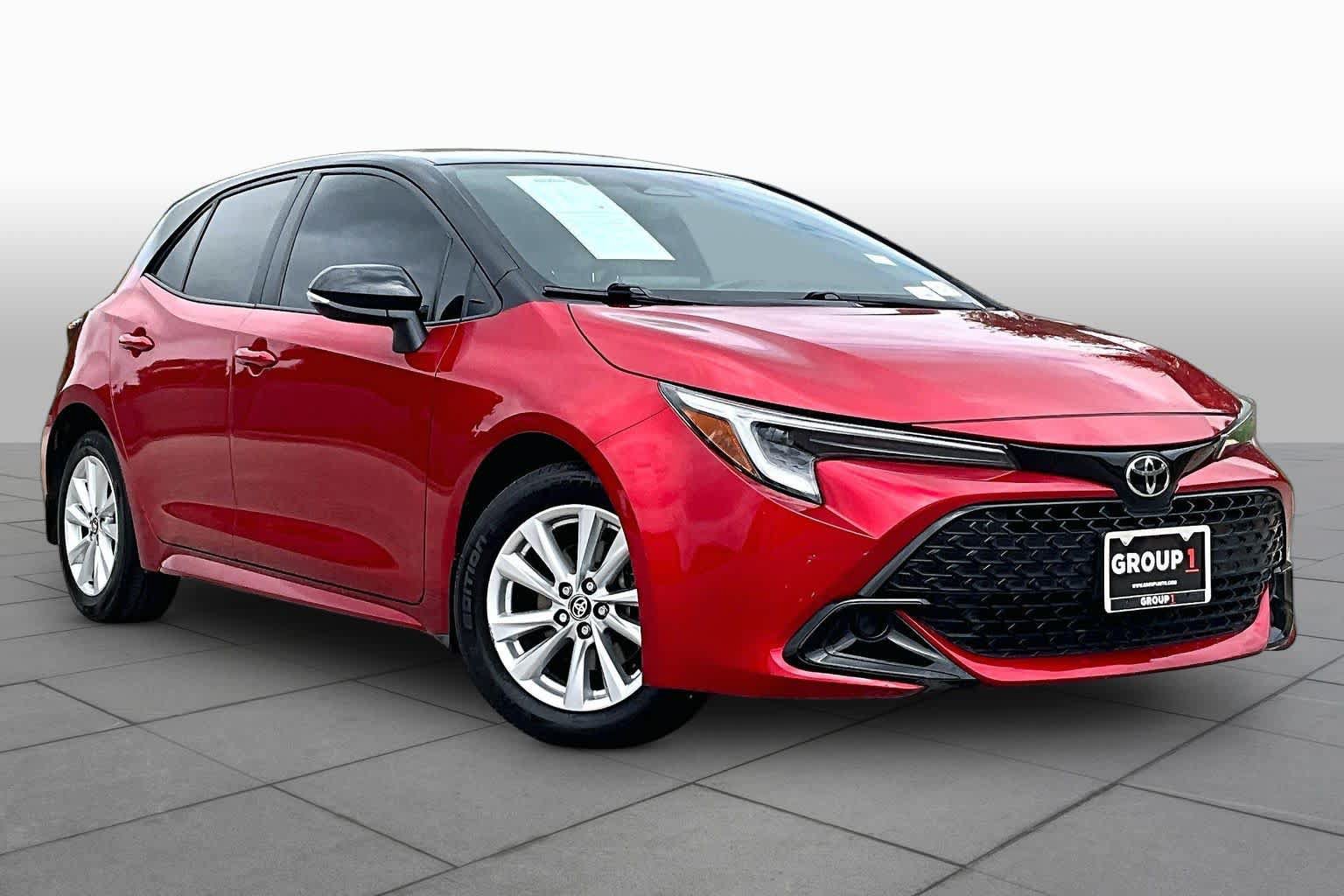 Used 2025 Toyota Corolla SE FWD image 3