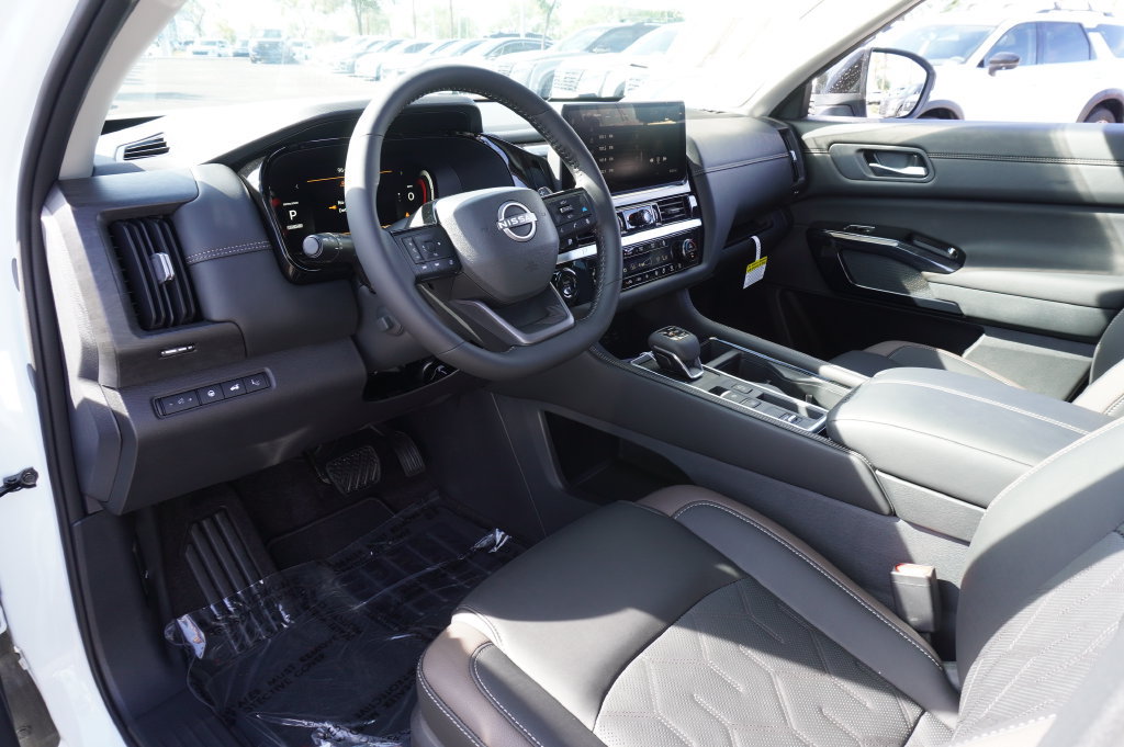 New 2026 Nissan Pathfinder Platinum FWD image 18