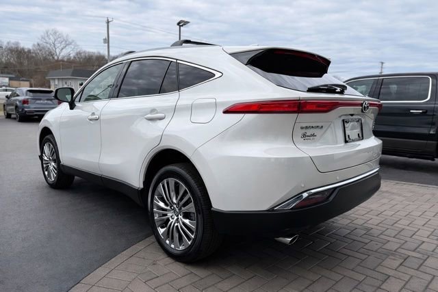 Used 2022 Toyota Venza XLE image 6