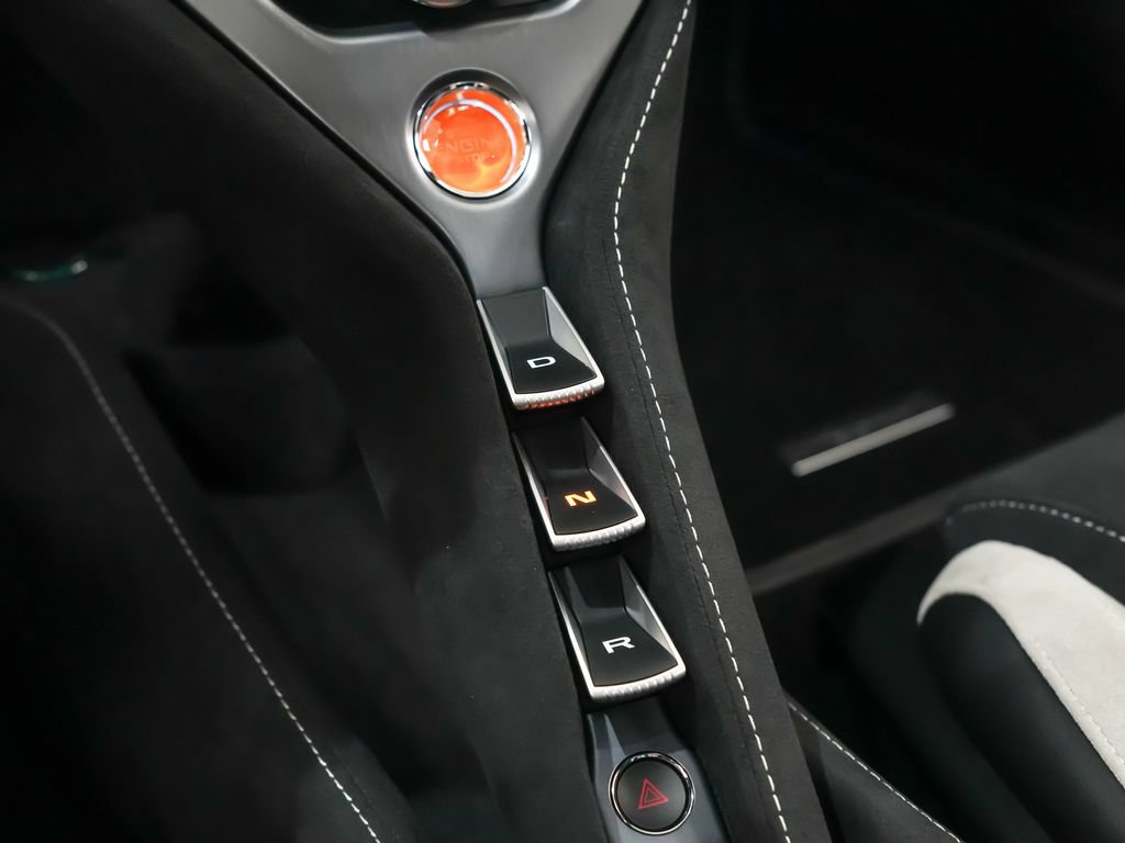 Used 2026 McLaren 750S Spider RWD image 31