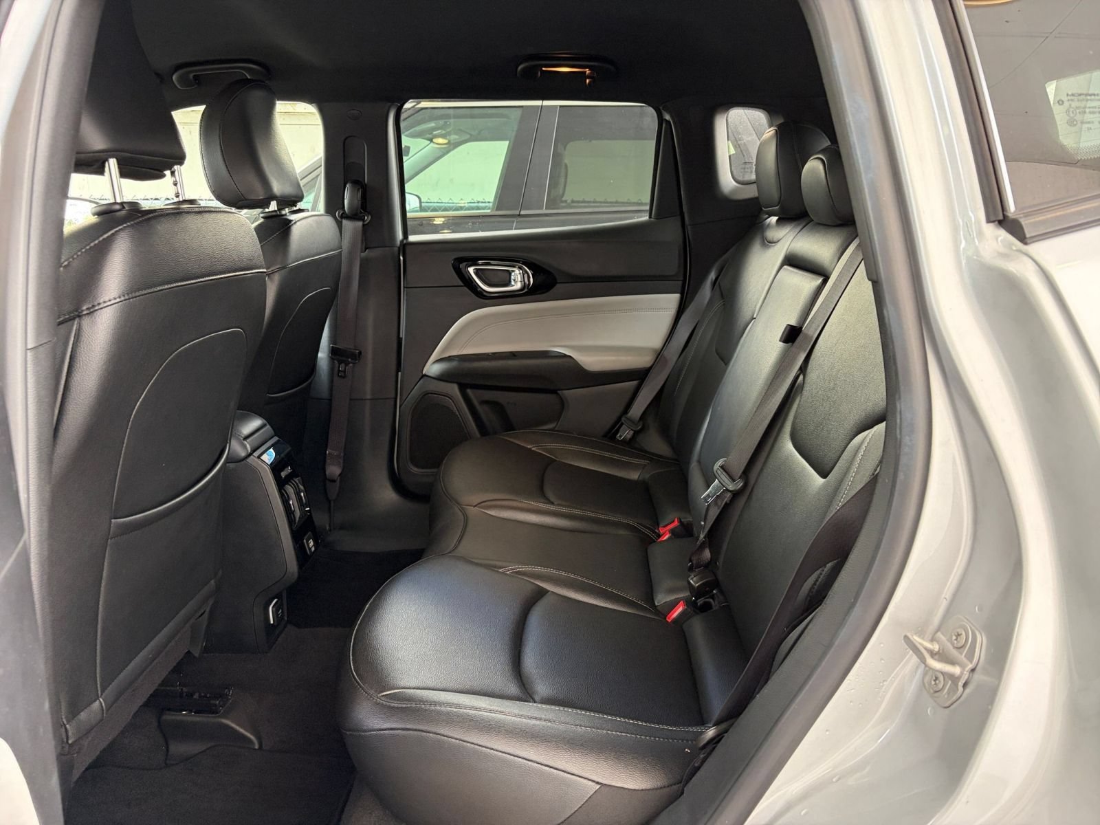 Used 2025 Jeep Compass Limited AWD/4WD image 25