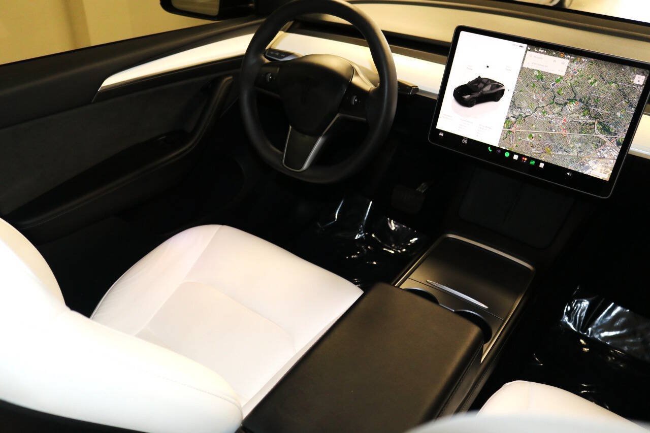 Used 2023 Tesla Model Y Long Range AWD/4WD image 15