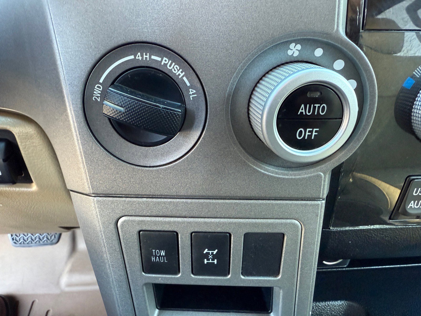 Used 2012 Toyota Sequoia SR5 w/ Premium Pkg image 39