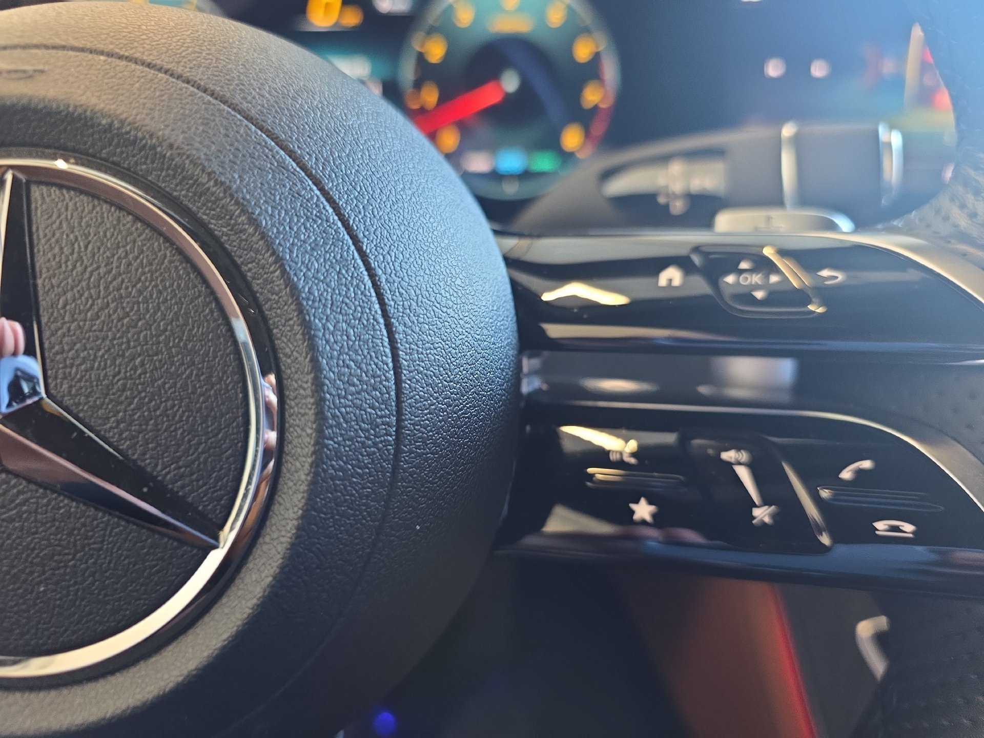 Used 2023 Mercedes-Benz E 450 4MATIC Cabriolet image 18