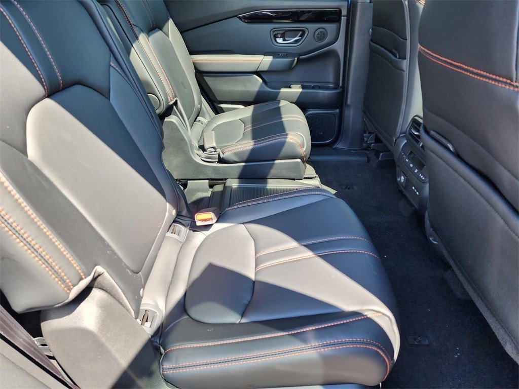 Used 2025 Honda Pilot TrailSport image 22