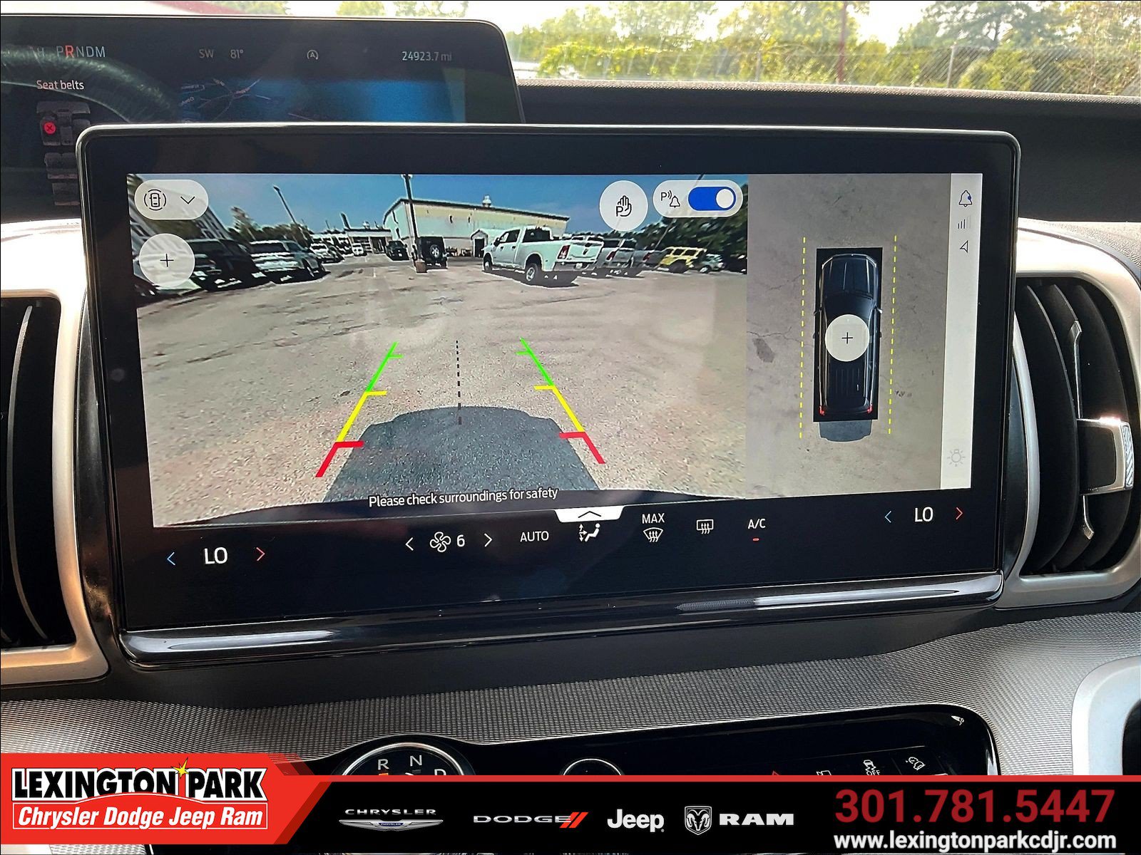 Used 2025 Ford Expedition Max Active AWD/4WD image 14
