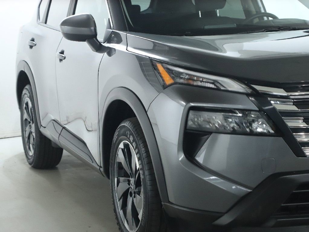 Certified 2026 Nissan Rogue SV AWD/4WD image 9