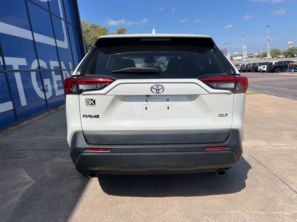 Used 2021 Toyota RAV4 XLE Premium FWD image 7