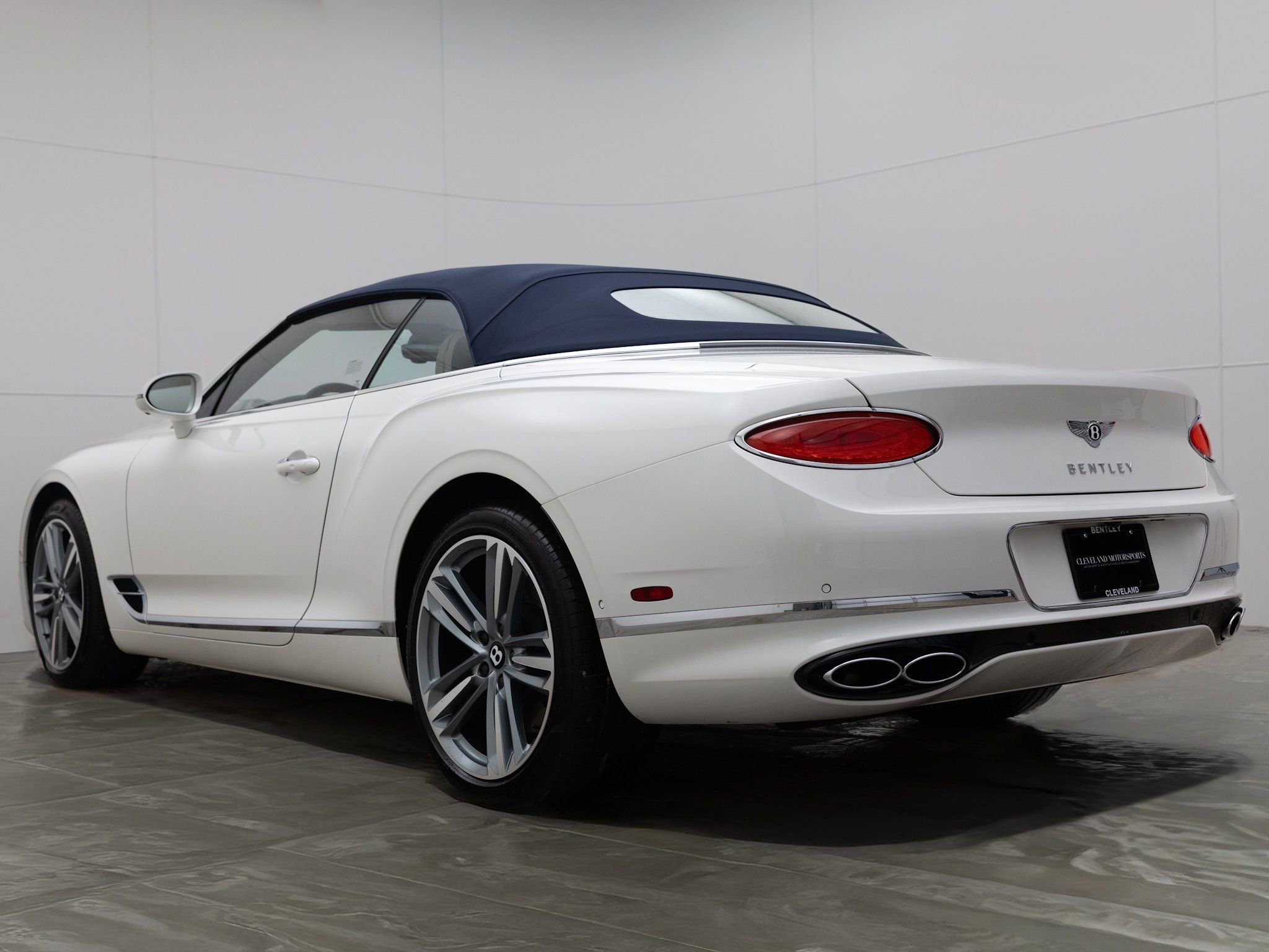 Used 2024 Bentley Continental GT image 12