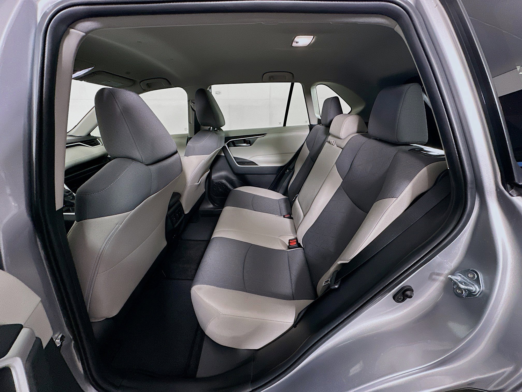 Used 2025 Toyota RAV4 XLE image 26