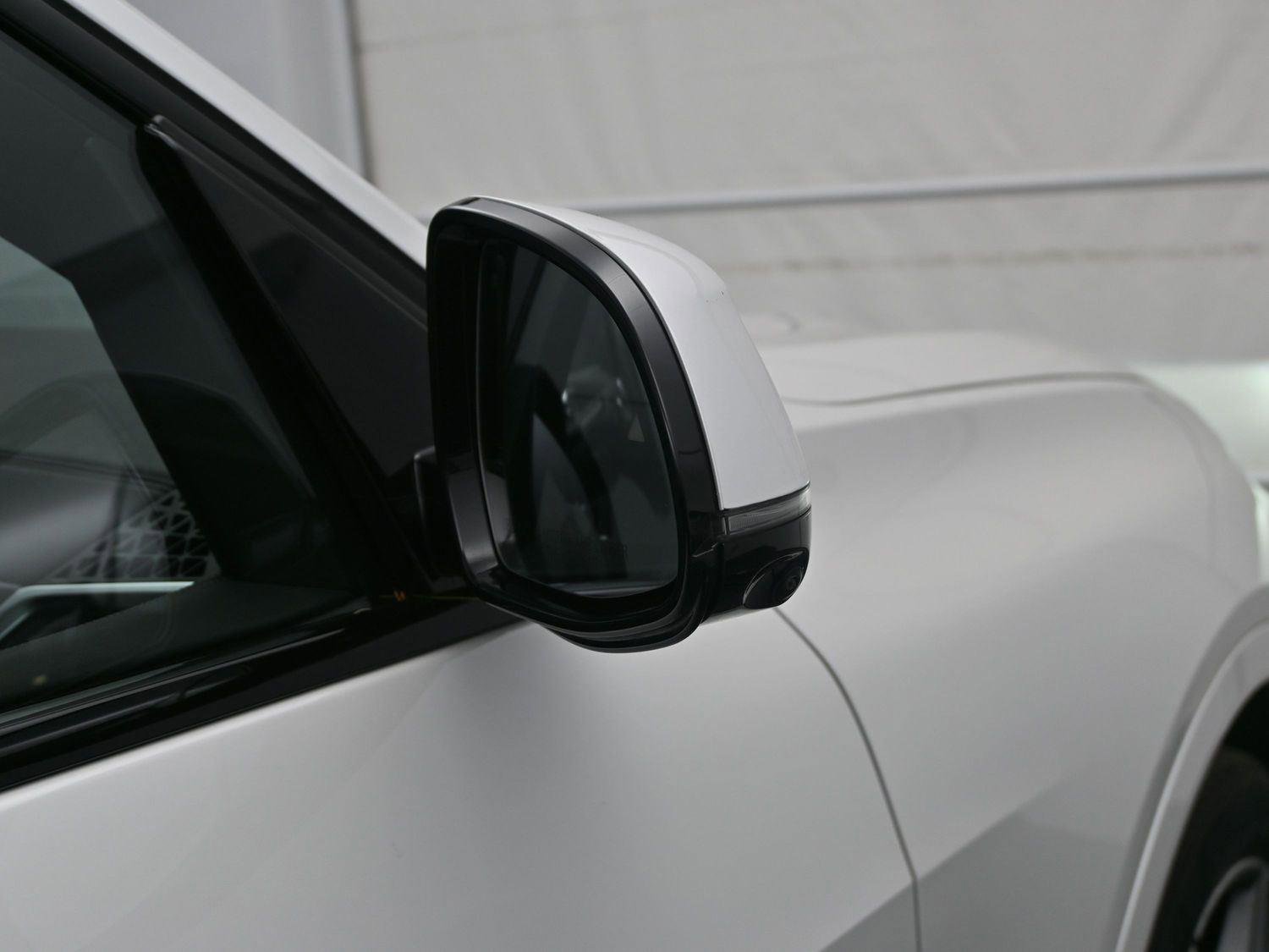 Used 2023 BMW X7 xDrive40i w/ Executive Package image 14