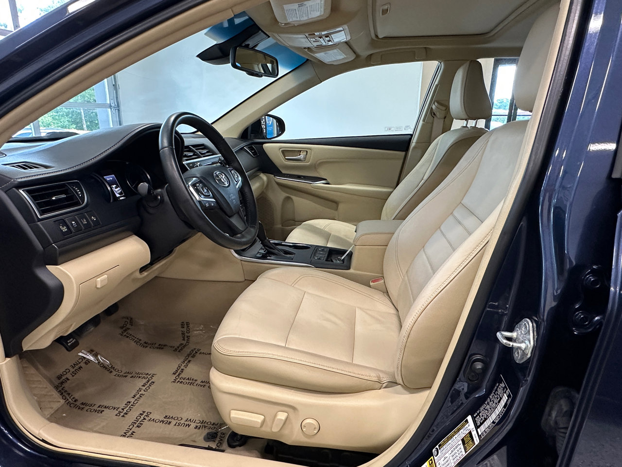 Used 2015 Toyota Camry XLE w/ Moonroof Package image 17