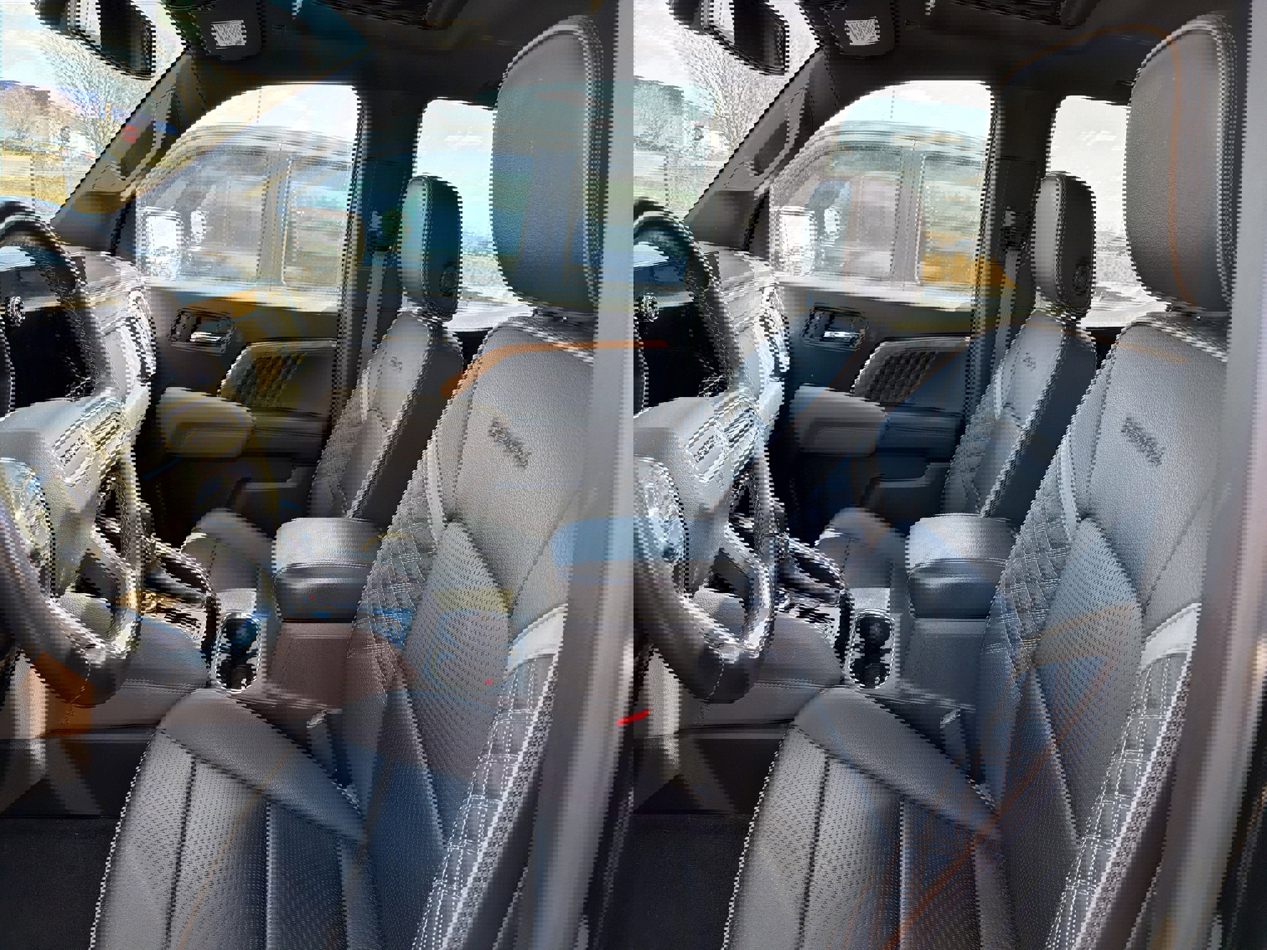 Used 2023 GMC Canyon Denali image 9