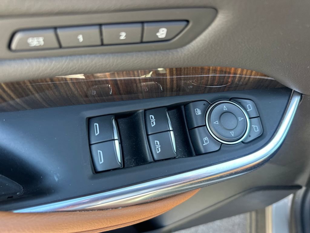 Used 2022 Cadillac XT4 Premium Luxury w/ Technology Package FWD image 11