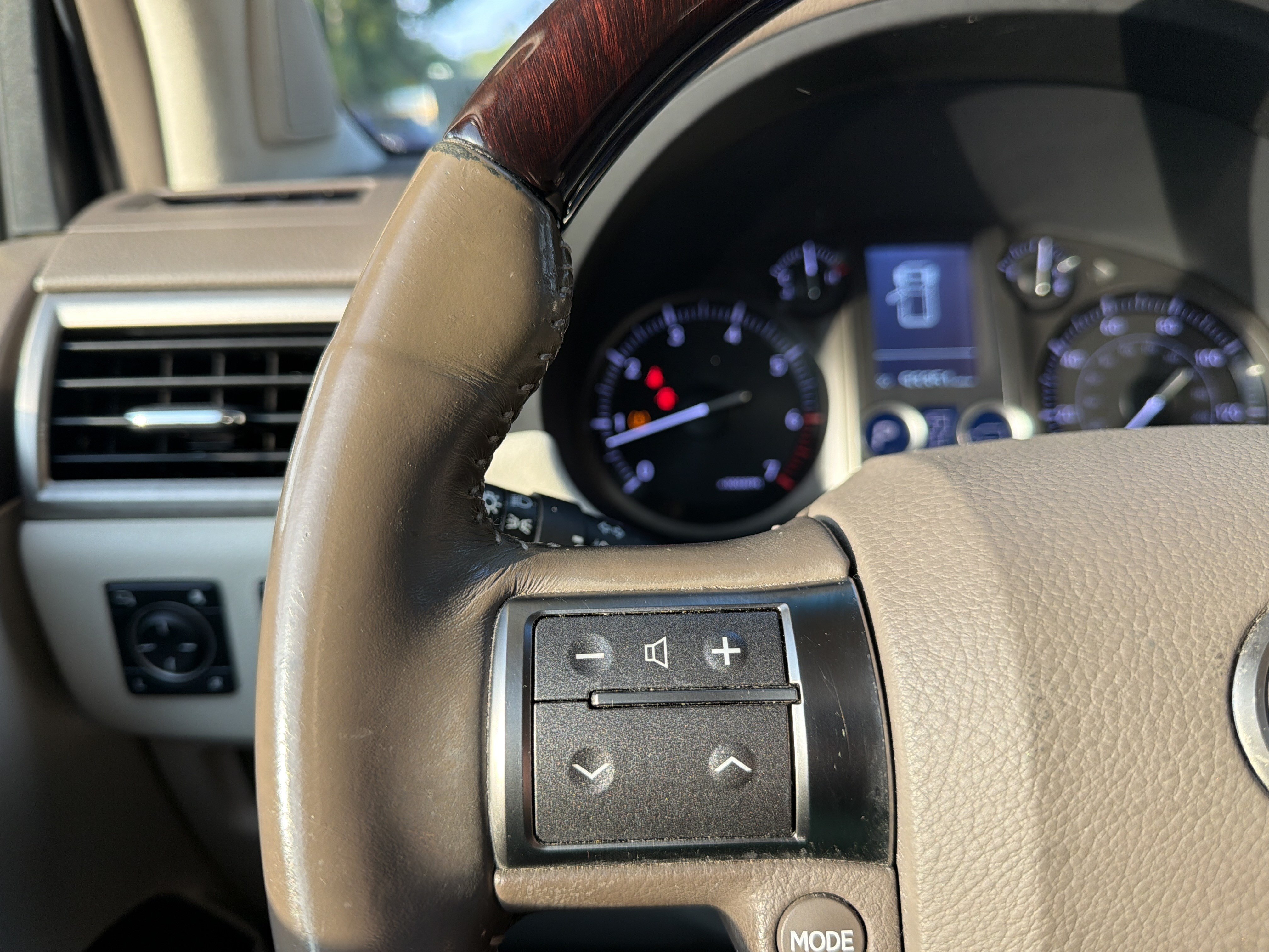 Used 2017 Lexus GX 460 Premium w/ Premium Package AWD/4WD image 19
