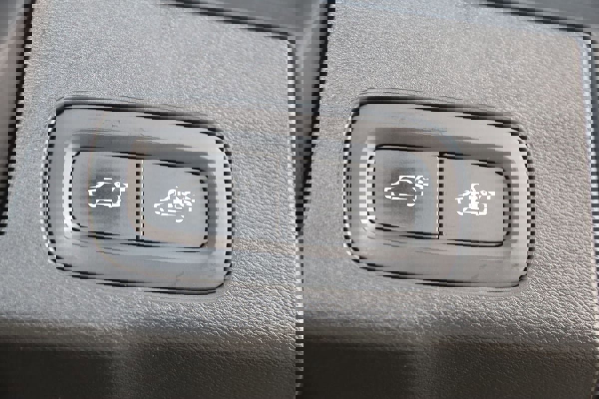 Used 2019 Volvo XC60 T5 Momentum w/ Multimedia Package image 50