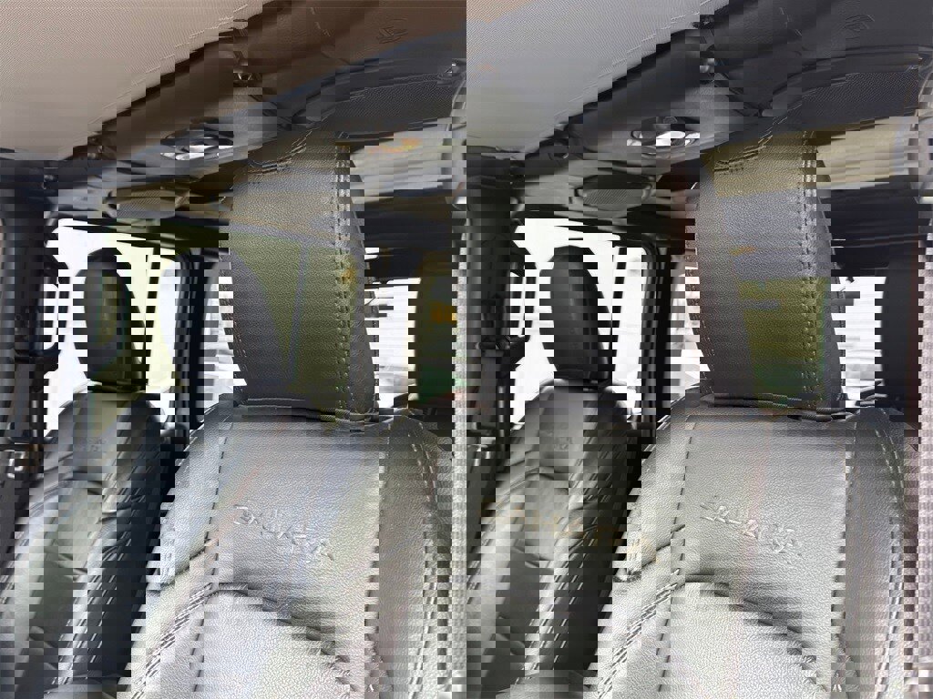 Used 2018 Jeep Wrangler Unlimited Sahara image 16