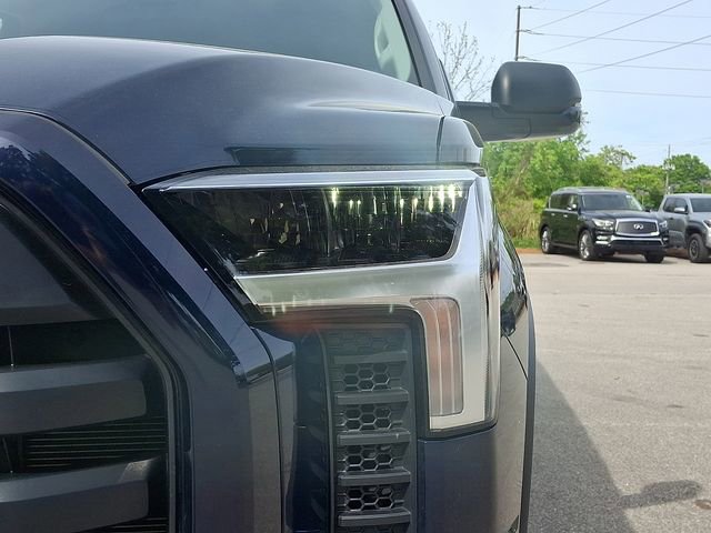 Used 2022 Toyota Tundra SR5 w/ SR5 Premium Package RWD image 11