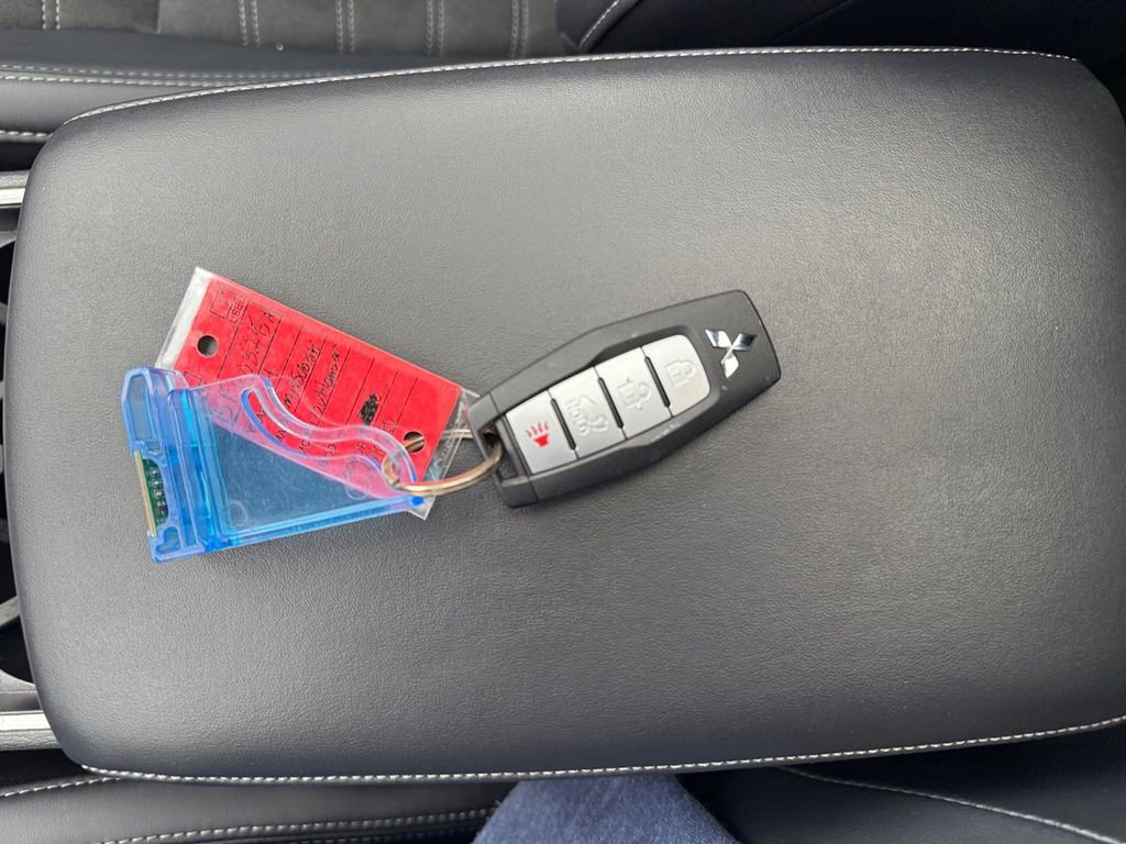 Used 2024 Mitsubishi Outlander SE Black Edition image 32