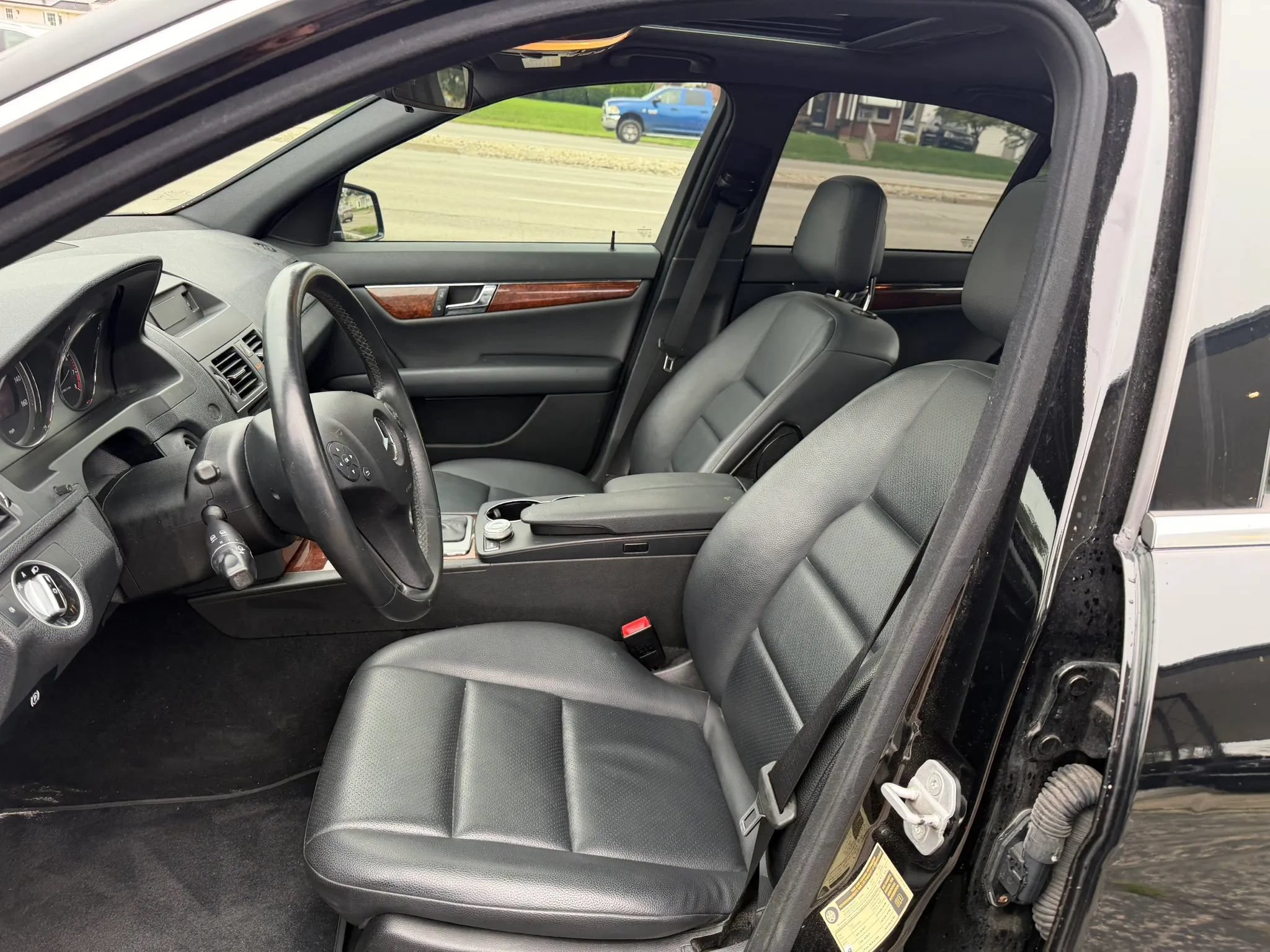 Used 2011 Mercedes-Benz C 300 4MATIC Sedan image 14