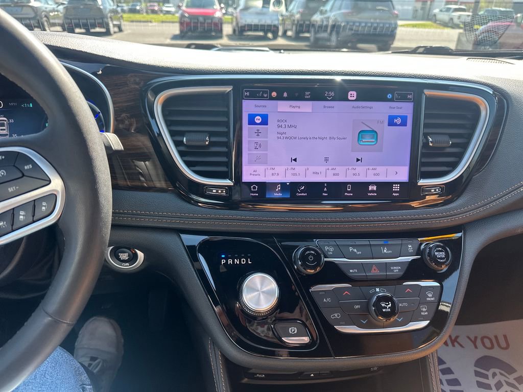 Used 2023 Chrysler Pacifica Pinnacle image 22