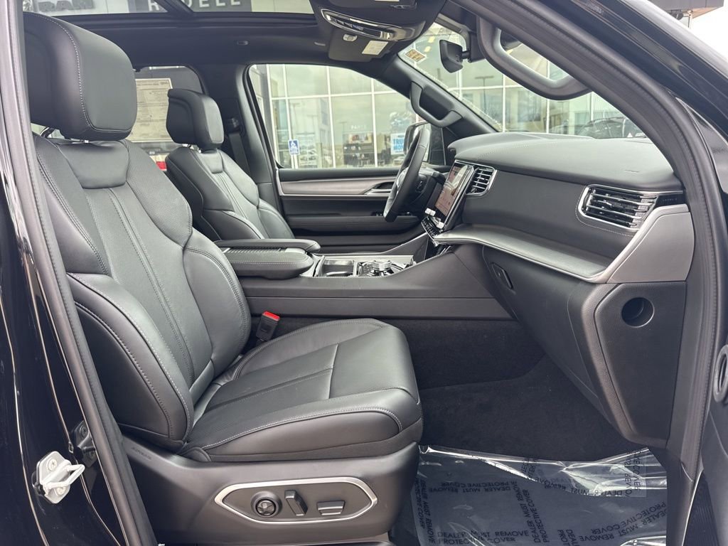 New 2026 Jeep Grand Wagoneer Limited AWD/4WD image 32
