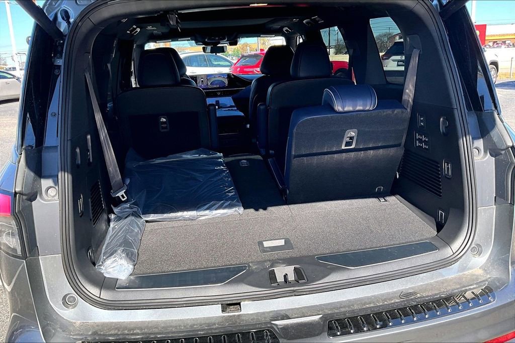 New 2026 INFINITI QX80 4WD w/ Sport Exterior Package image 31