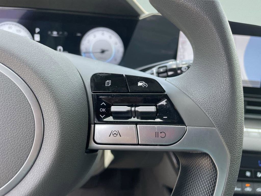 Certified 2024 Hyundai Elantra SEL FWD image 30