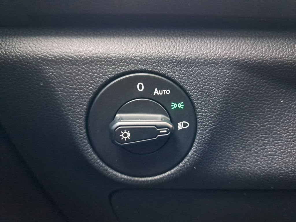 Used 2019 Volkswagen Jetta SE image 25