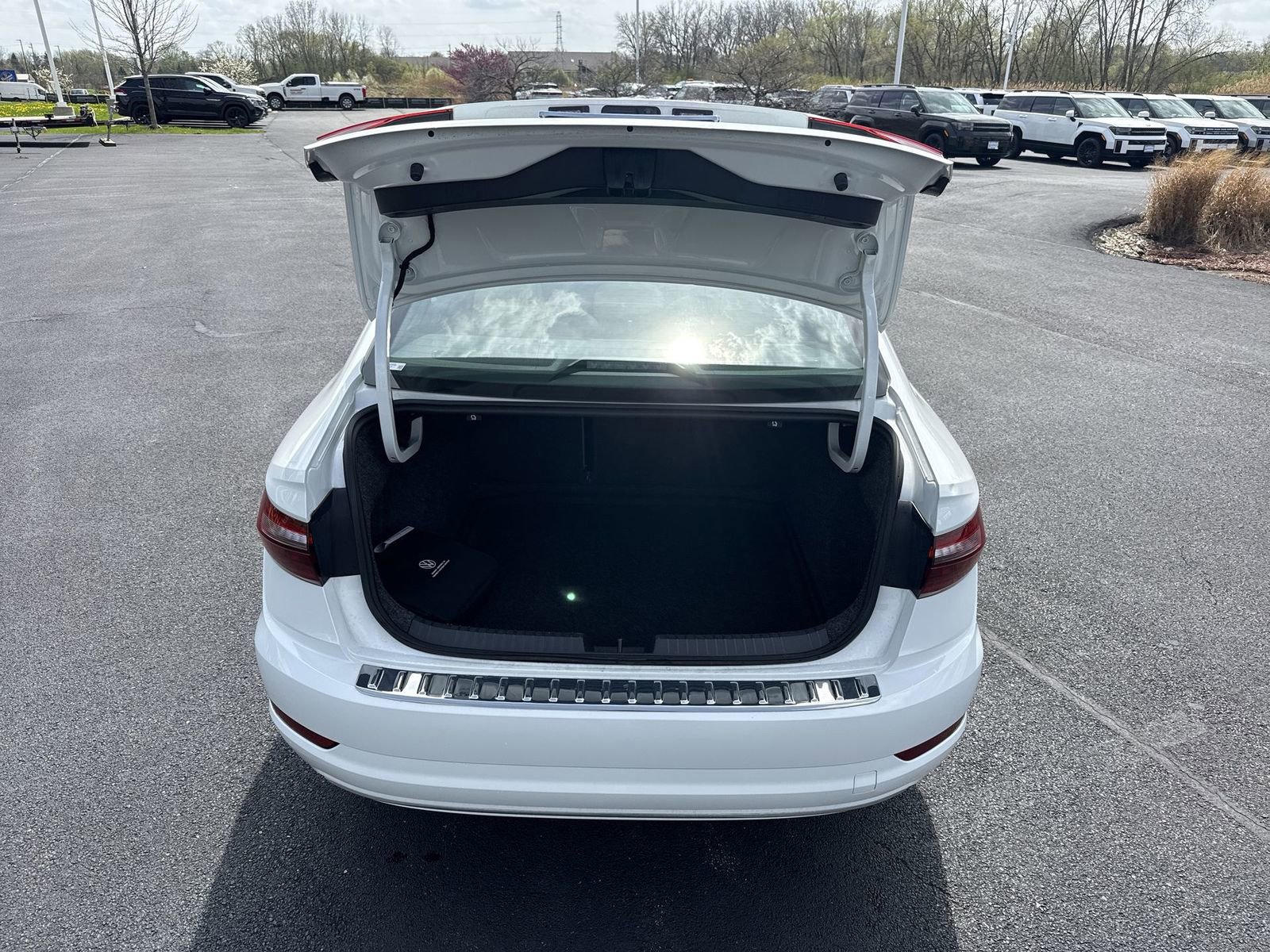 Used 2021 Volkswagen Jetta SE image 23