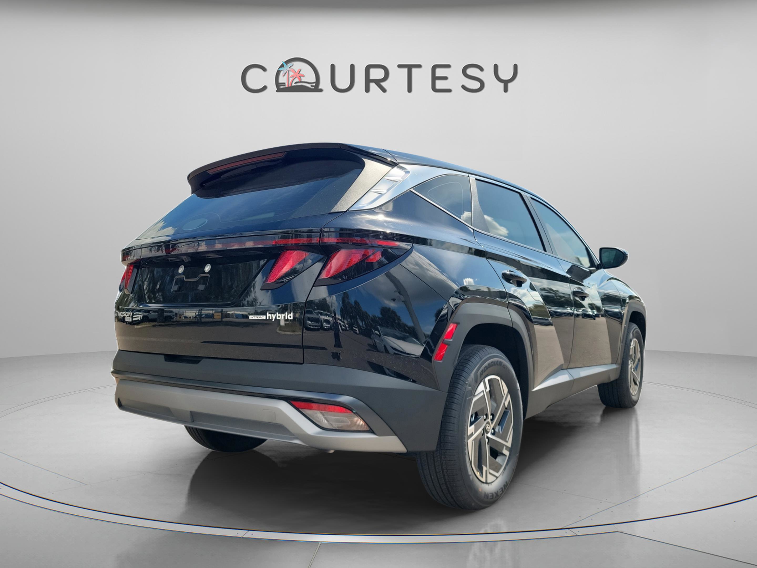 New 2026 Hyundai Tucson Blue SE image 3