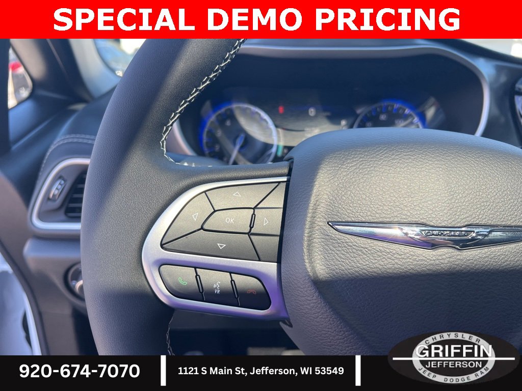 New 2026 Chrysler Pacifica Select image 27