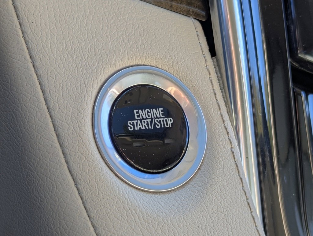 Used 2018 Cadillac Escalade Luxury image 16