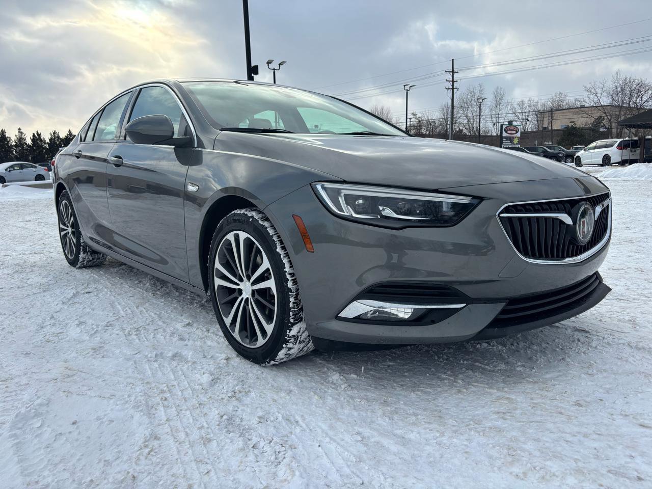 Used 2019 Buick Regal Essence w/ Driver Confidence Package I image 5