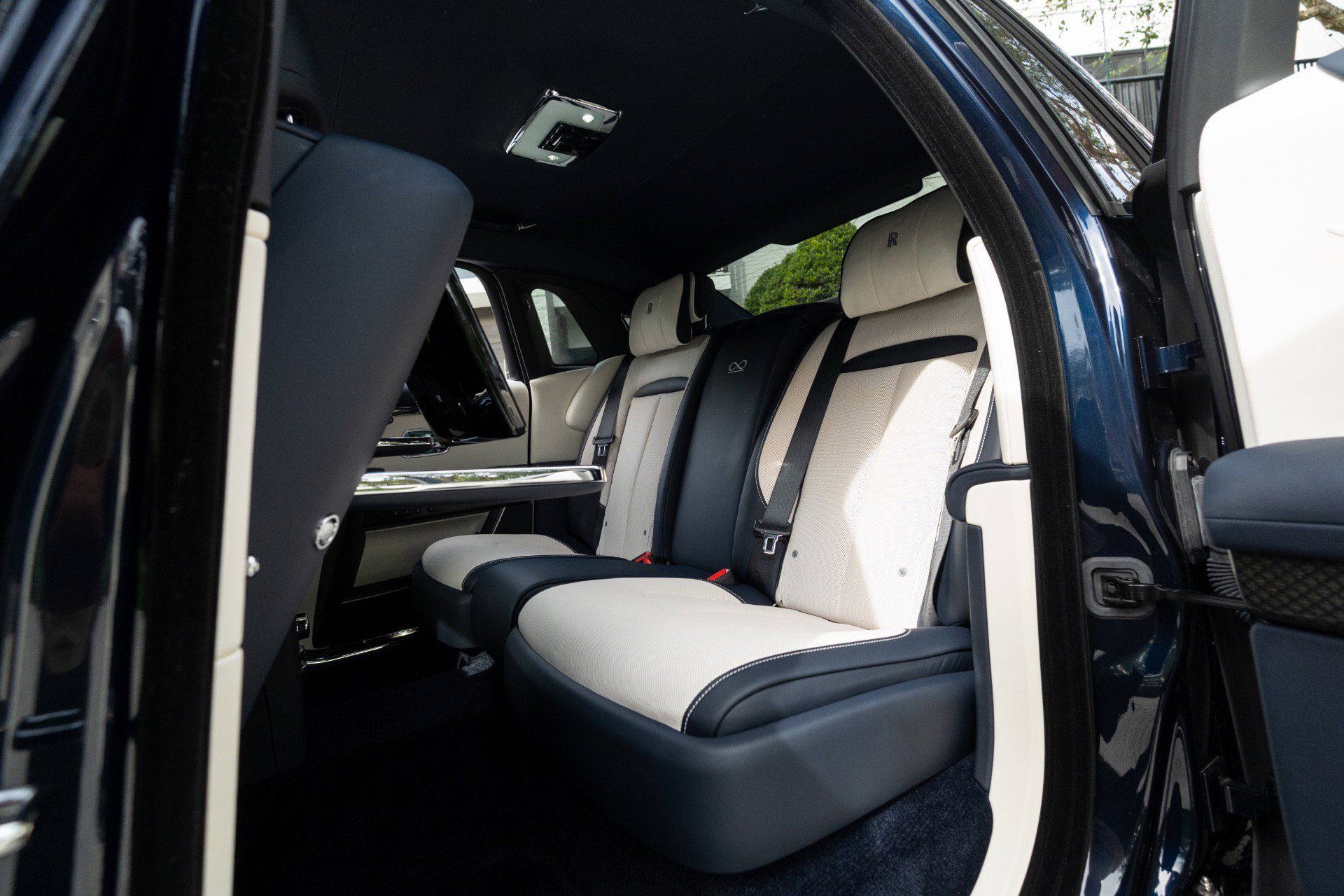 Used 2023 Rolls-Royce Ghost Black Badge w/ Black Badge Ghost Package image 7