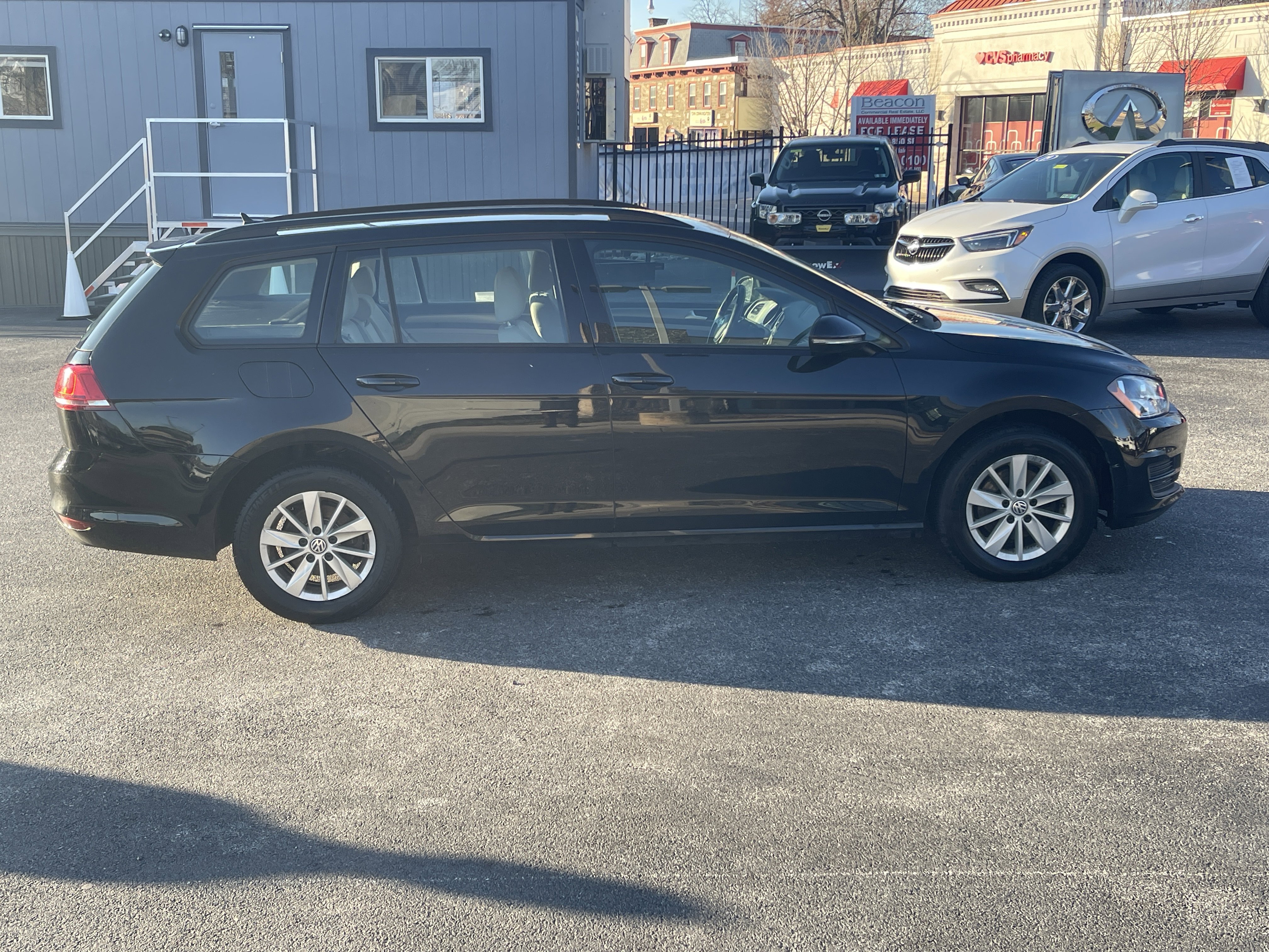 Used 2016 Volkswagen Golf S image 8