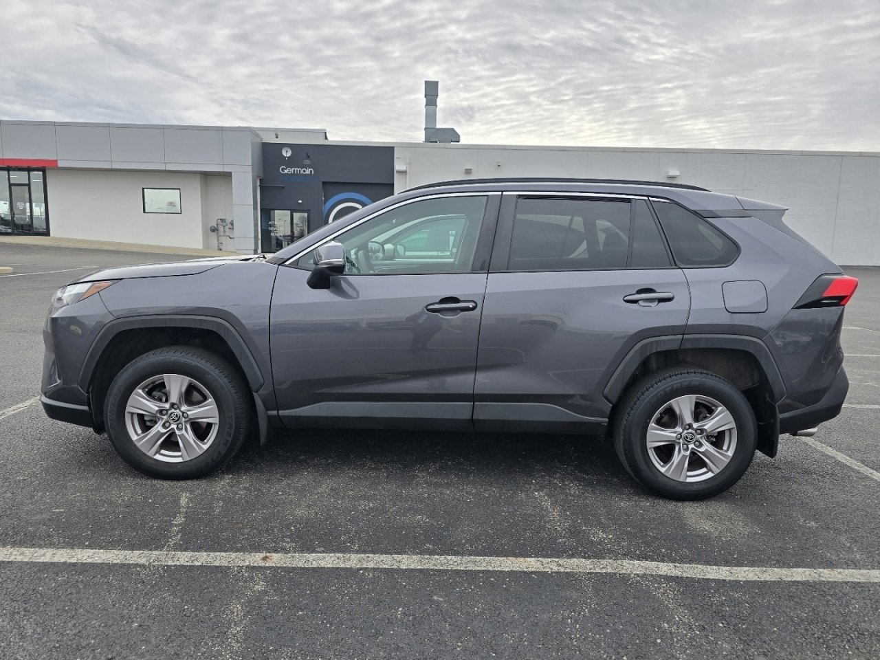 Used 2023 Toyota RAV4 XLE image 4