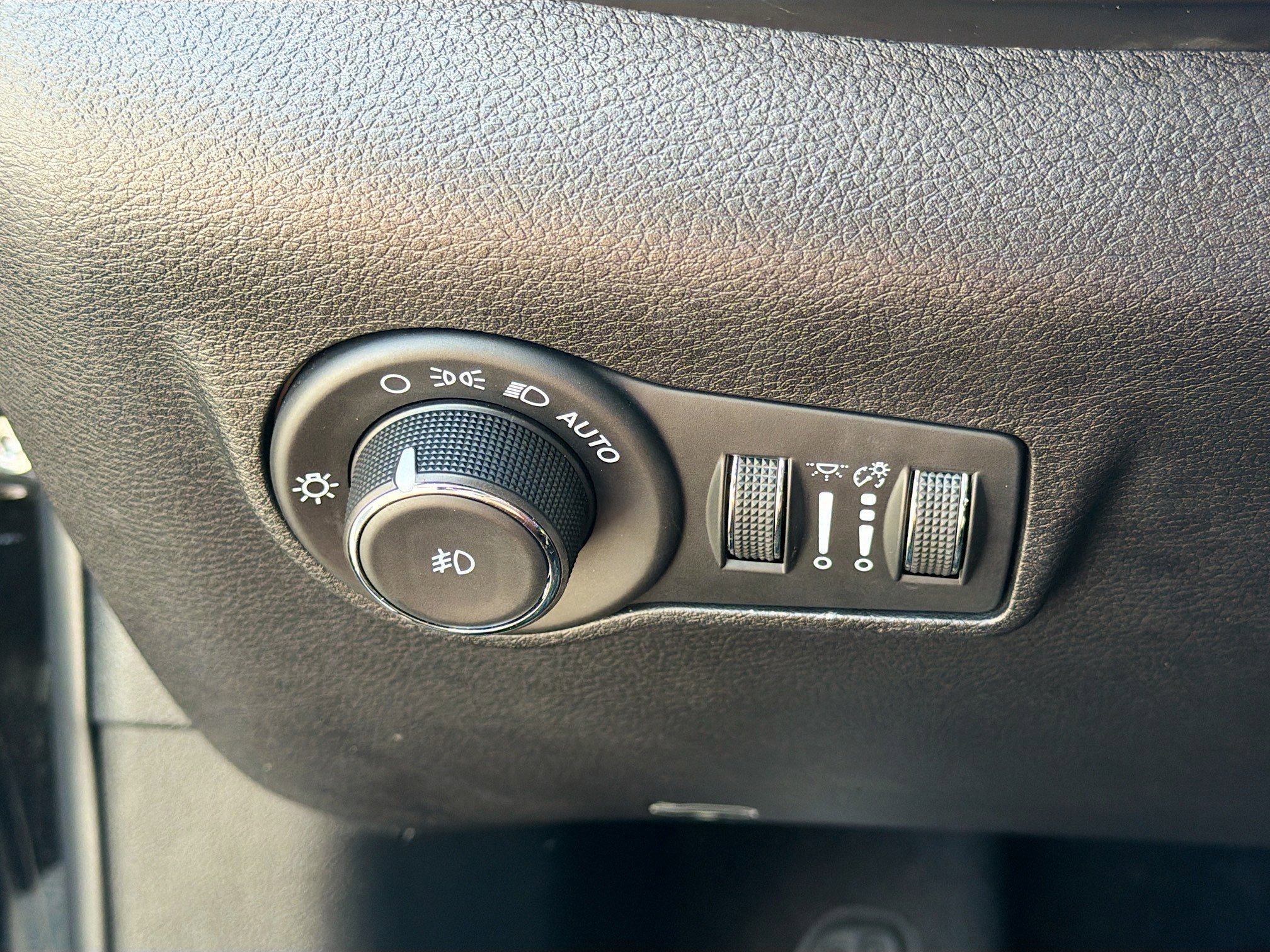 Used 2024 Jeep Compass Latitude w/ Altitude Special Edition image 29