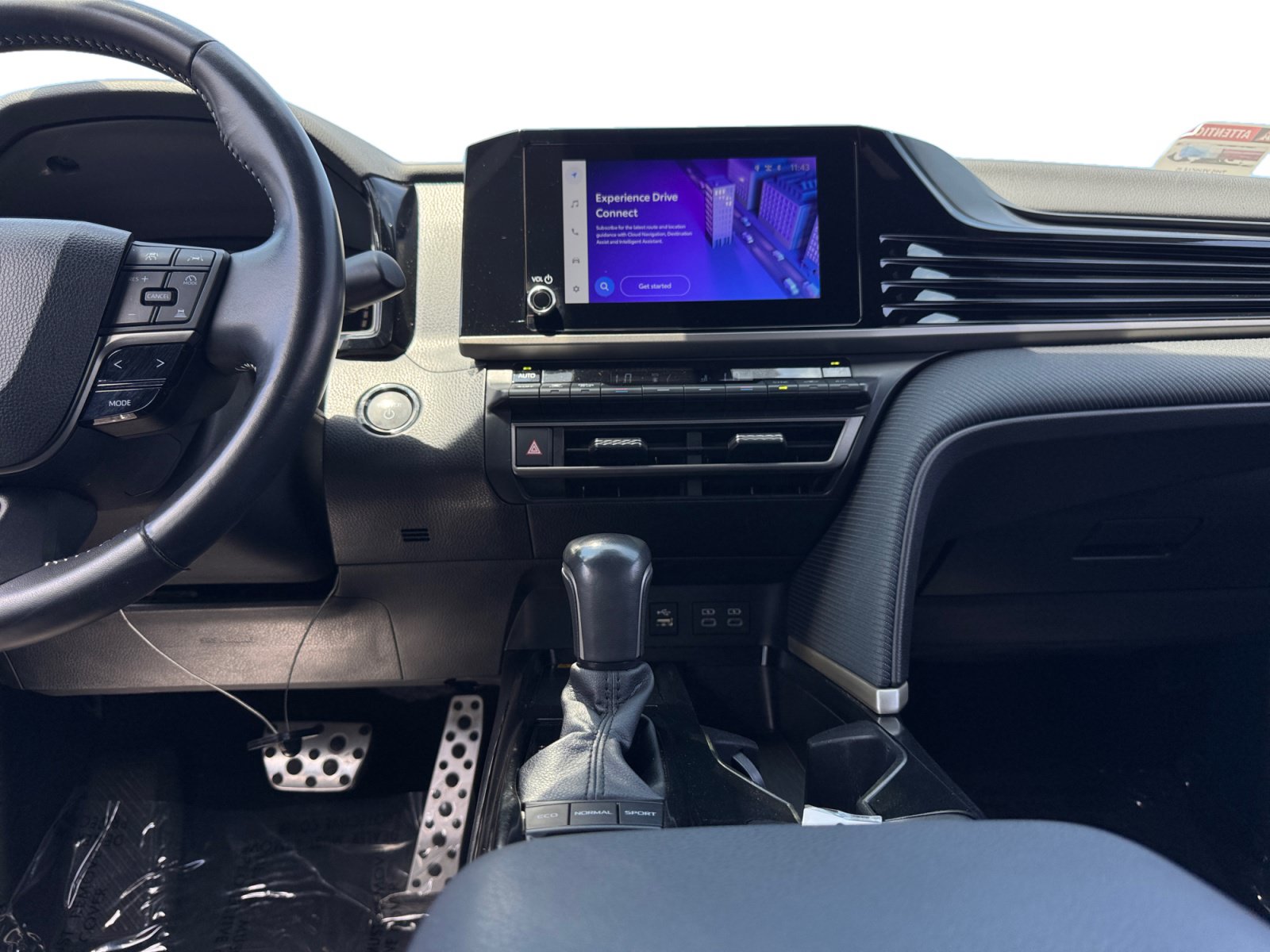 Used 2025 Toyota Camry SE FWD image 11