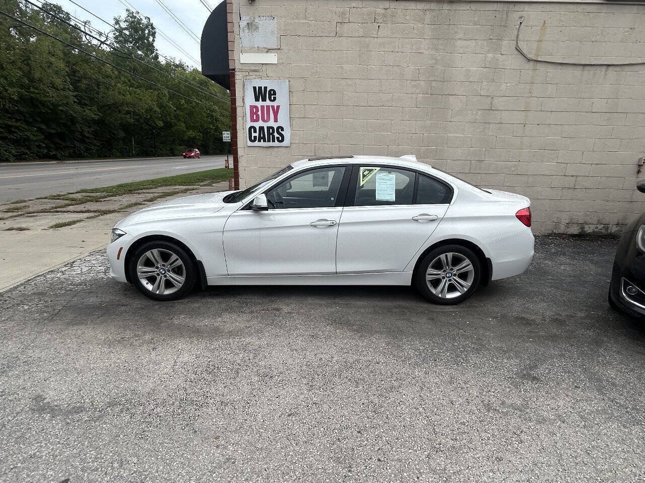 Used 2017 BMW 330i xDrive Sedan AWD/4WD image 4