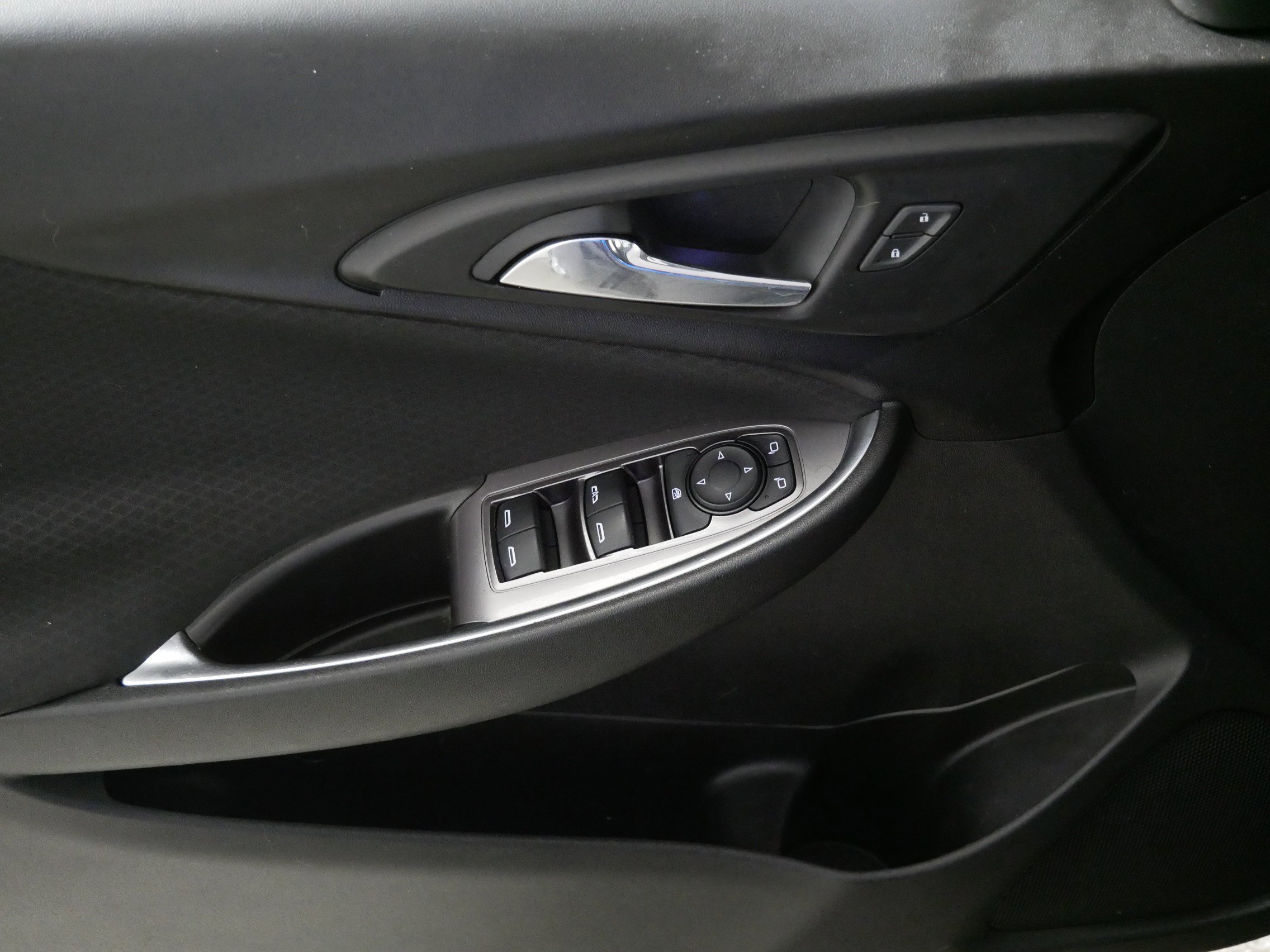 Used 2018 Chevrolet Malibu LT FWD image 19