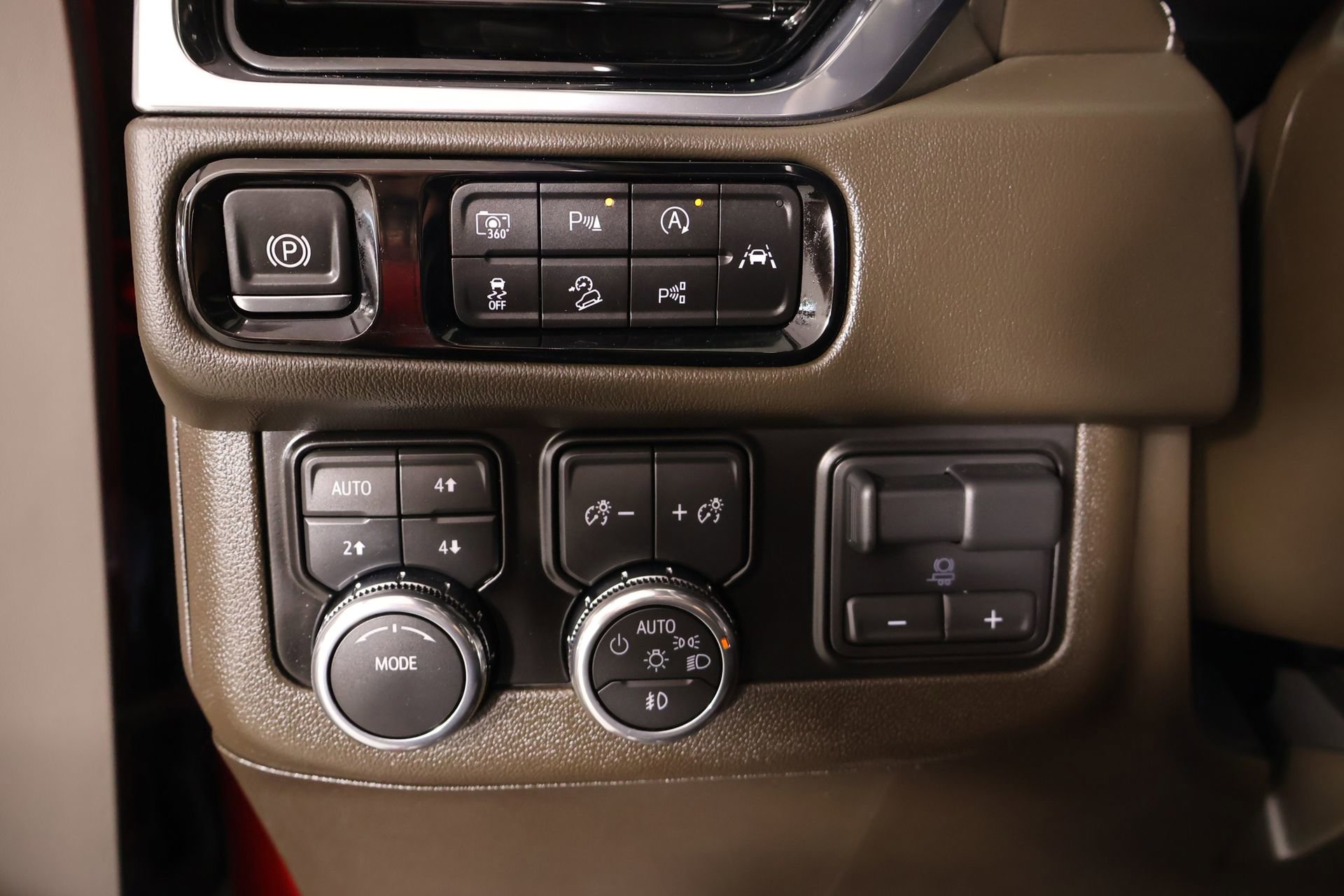 Used 2025 GMC Yukon Elevation w/ Elevation Premium Package image 9