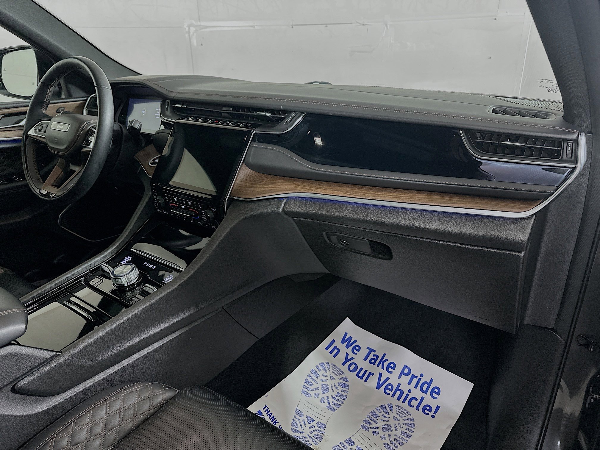 Used 2023 Jeep Grand Cherokee L Summit w/ Advanced Protech Group IV image 31