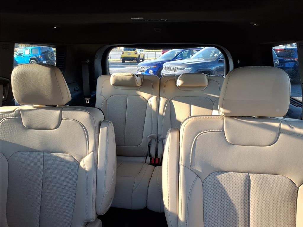 Certified 2024 Jeep Grand Cherokee L Limited w/ Luxury Tech Group II image 15