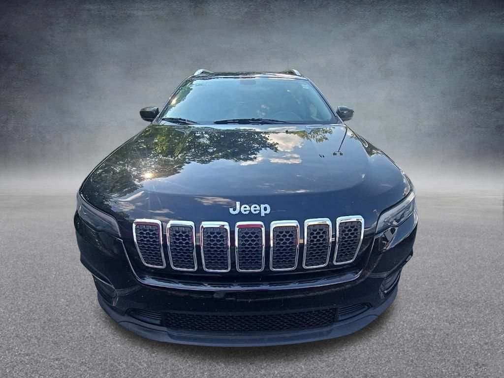 Used 2019 Jeep Cherokee Latitude Plus w/ Cold Weather Group AWD/4WD image 3