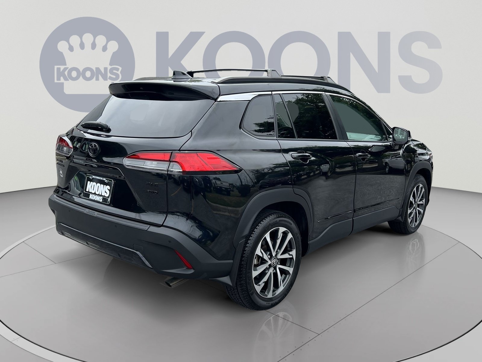 Used 2022 Toyota Corolla Cross XLE w/ Convenience Package AWD/4WD image 7