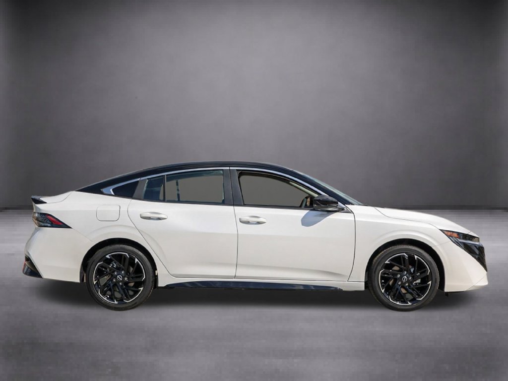 New 2027 Nissan Sentra SR FWD image 3