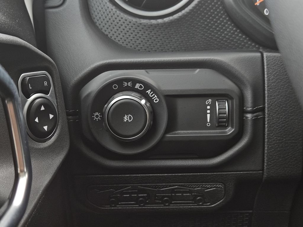 Used 2026 Jeep Wrangler Unlimited Rubicon AWD/4WD image 16
